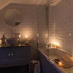 Garth Village Dog-friendly Sleeps 4