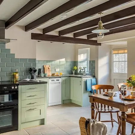 Holiday home Garth Village Dog-friendly Sleeps 4 *