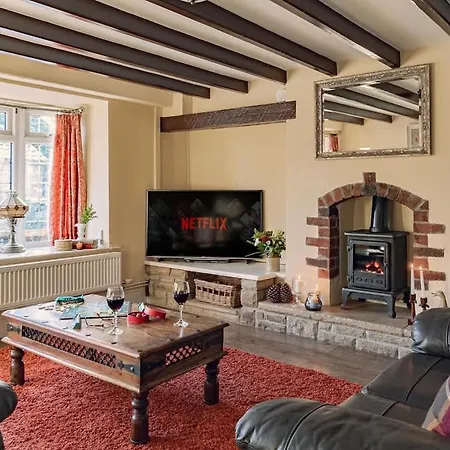 Garth Village Dog-friendly Sleeps 4 Holiday home