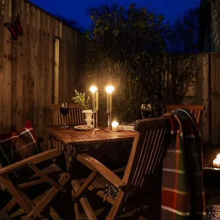 Garth Village Dog-friendly Sleeps 4 Holiday home *